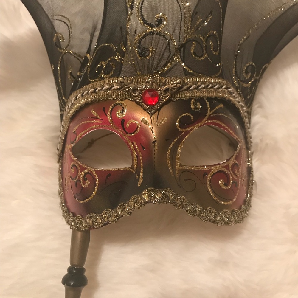 Mask - Picture 3 of 8
